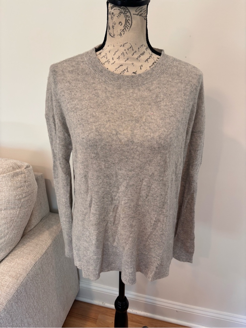 Theory gray 100% cashmere sweater size small